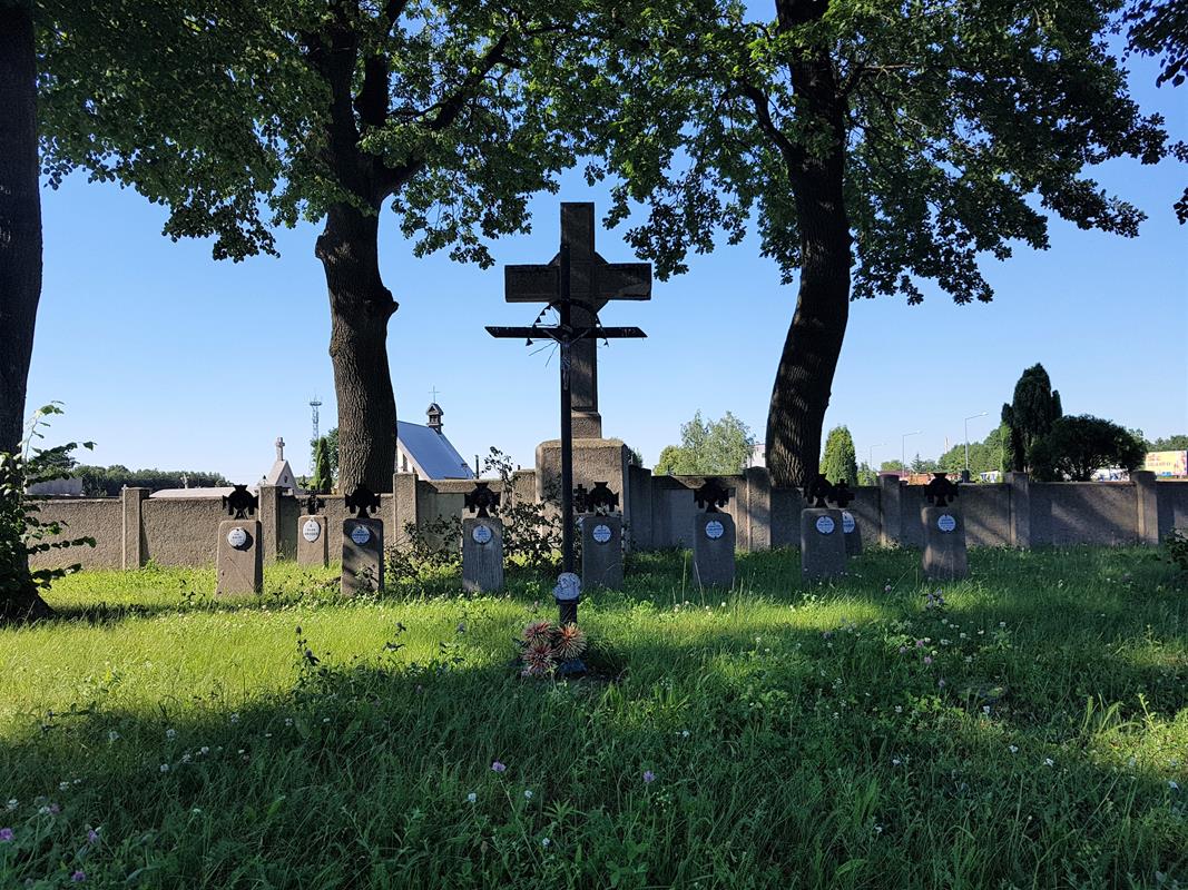cmentarz wojenny nr 204 (7).jpg