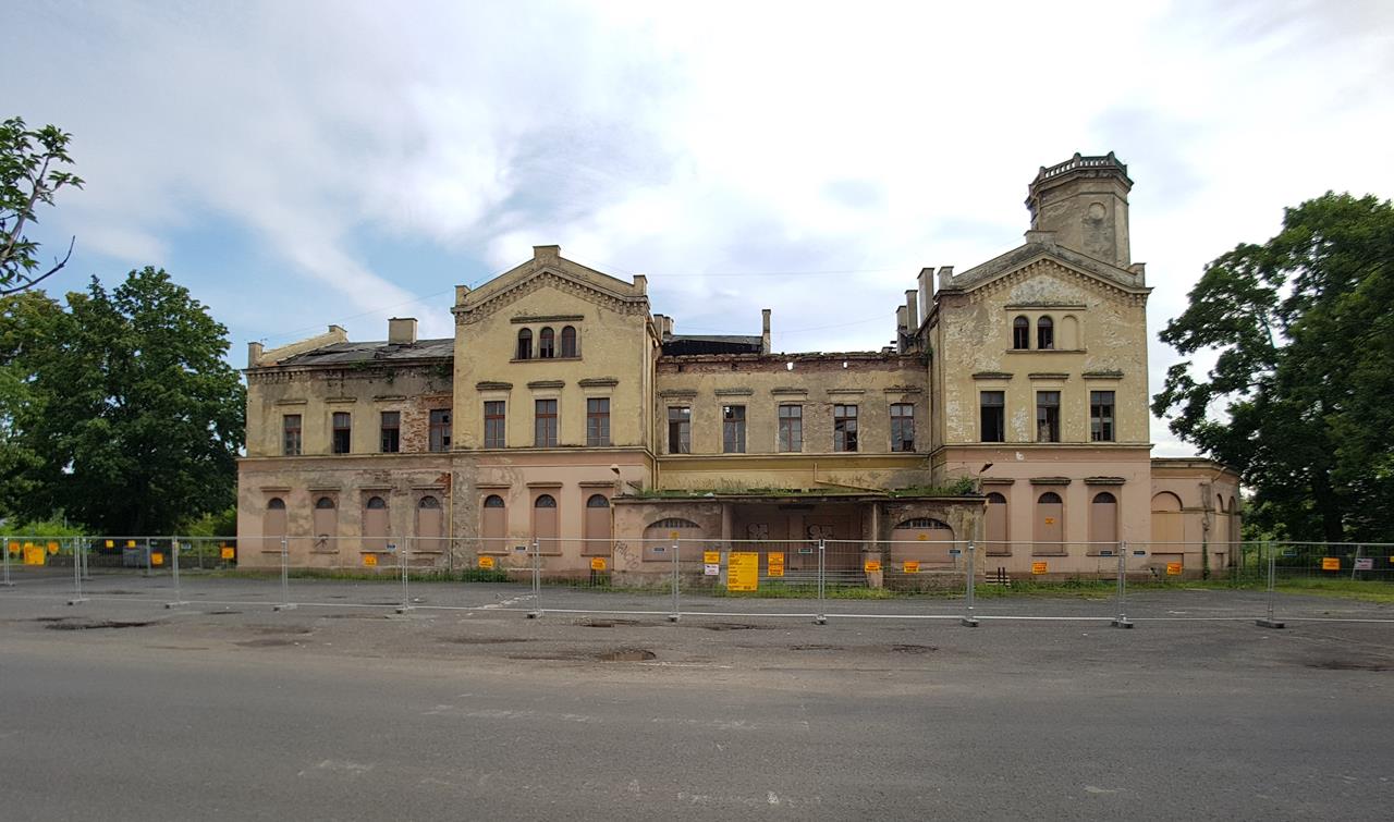Głubczyce, dworzec kolejowy (1).jpg