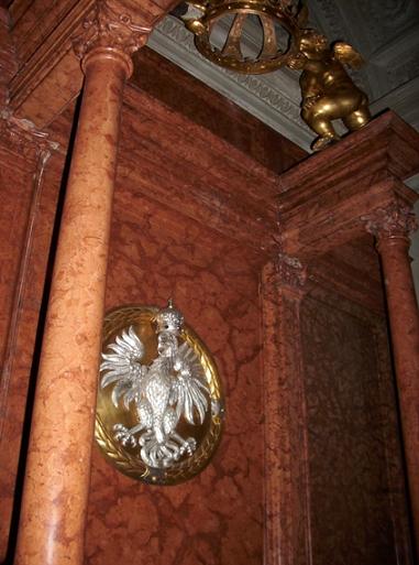 14. Wawel - Kaplica Zygmuntowska - orzeł i tron królewski.JPG
