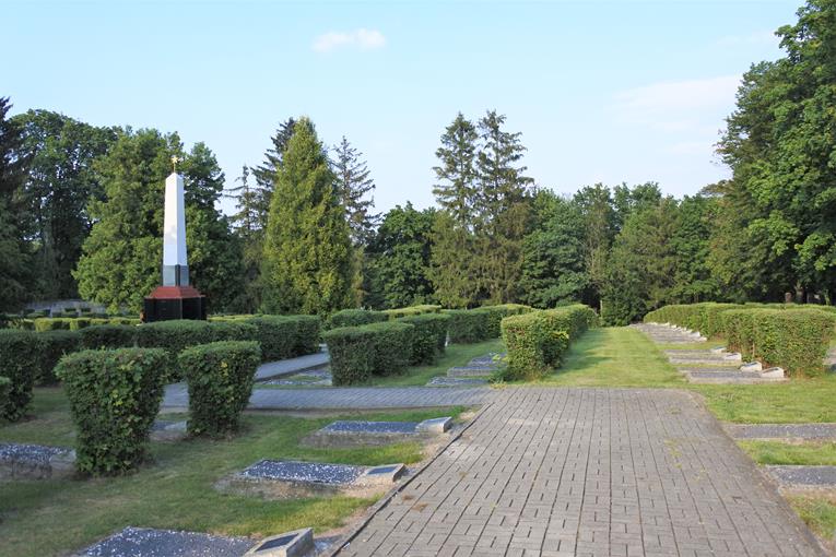 Cmentarz żołnierzy Armii Czerwonej (4).JPG