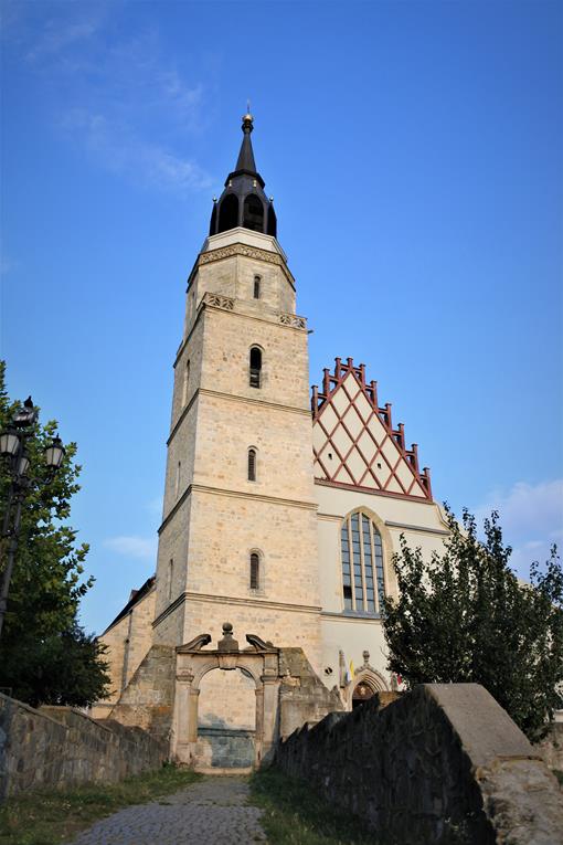 Bolesławiec - reper na kościele (1).JPG