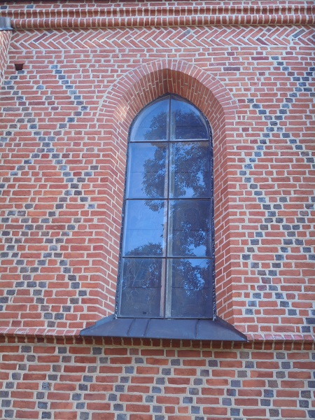 Szczepanow kosciol gotycki okno.JPG