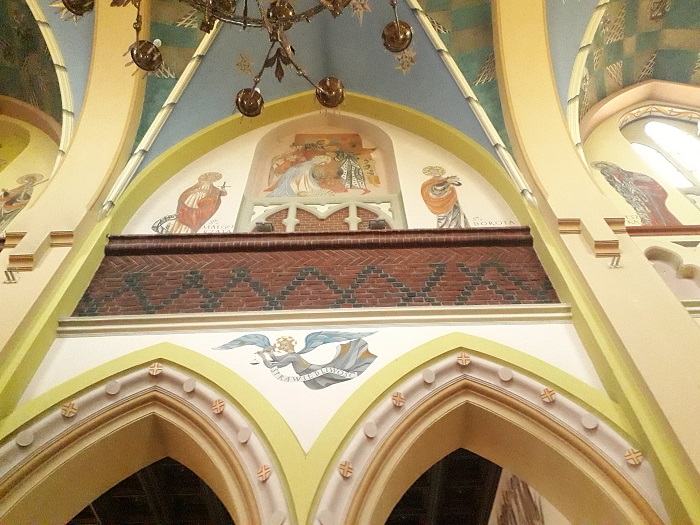Szczepanow kosciol fragment gotycki nad arkadami.jpg