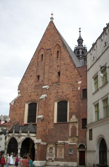 1. Kraków - kościół św. Barbary - widok z Placu Mariackiego.JPG