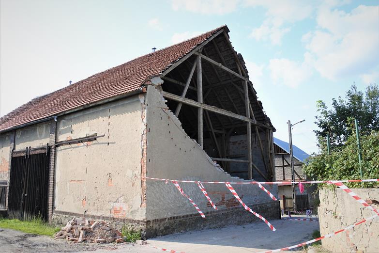 Kapliczka pokutna -zniszczenia po burzy 5.9.2020 (2).JPG