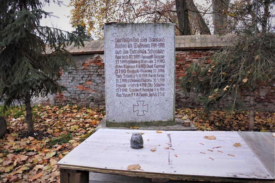 Pomnik poległych i Pekin (3).JPG