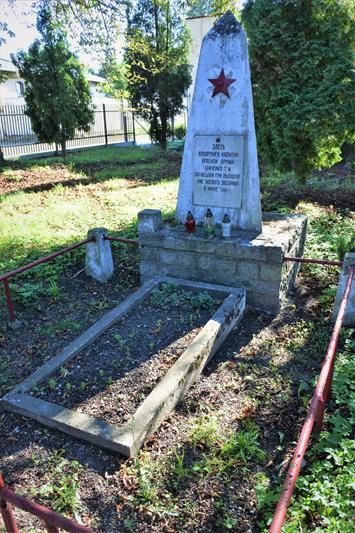 Cmentarz żołnierzy Armii Czerwonej (7).JPG