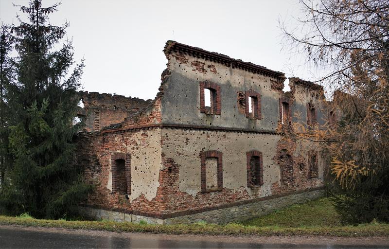 Ruiny budynku (1).JPG
