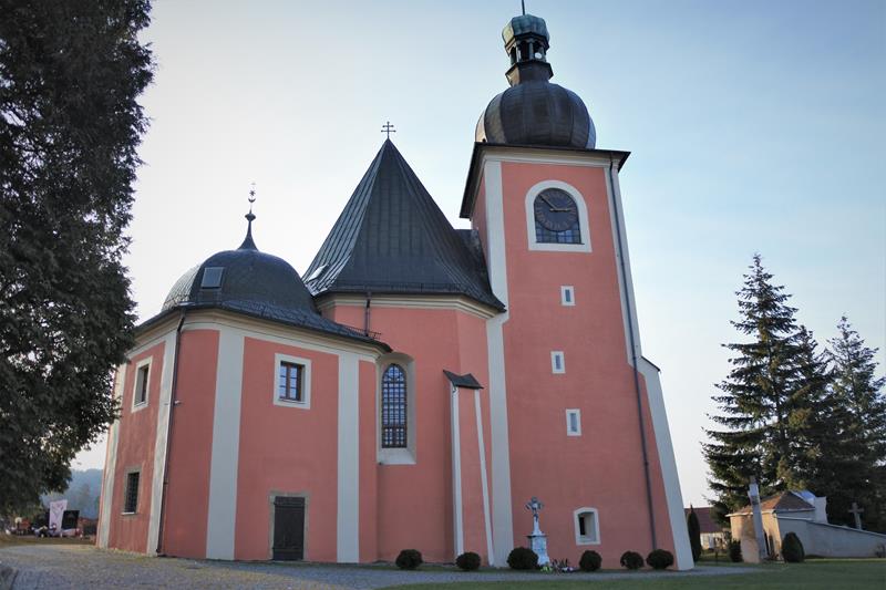 Lewin Kłodzki - reper na kościele (1).JPG