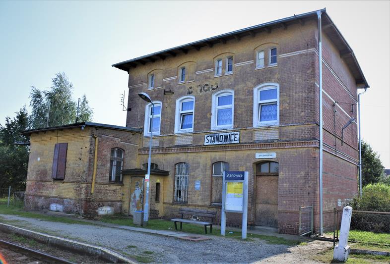 Stanowice - przystanek i dawny dworzec (1).JPG