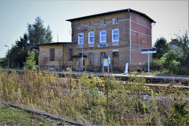 Stanowice - przystanek i dawny dworzec (14).JPG
