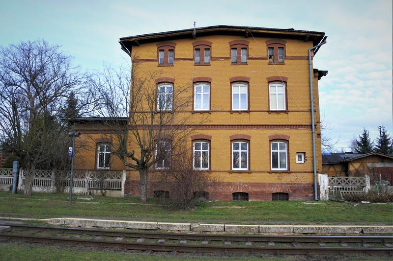 Mościsko - dworzec kolejowy i stacja (4).JPG