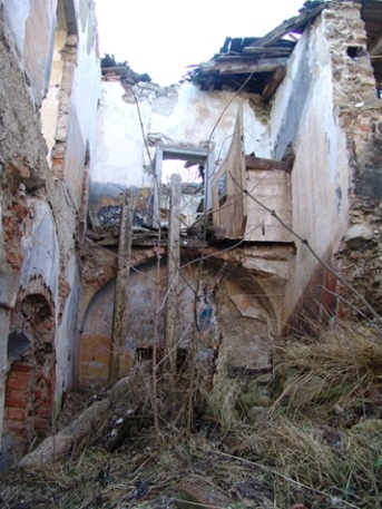 Łomnica - dwór górny (3) - ruina.JPG