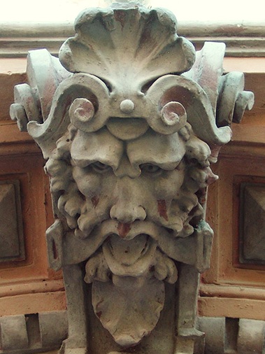 Targoszyn (pałac) - klucz archiwolty głównego portalu.jpg