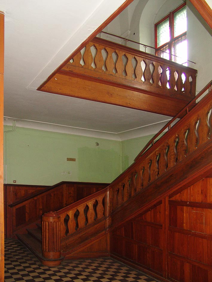 2. Roztocznik -pałac- schody z sieni.JPG