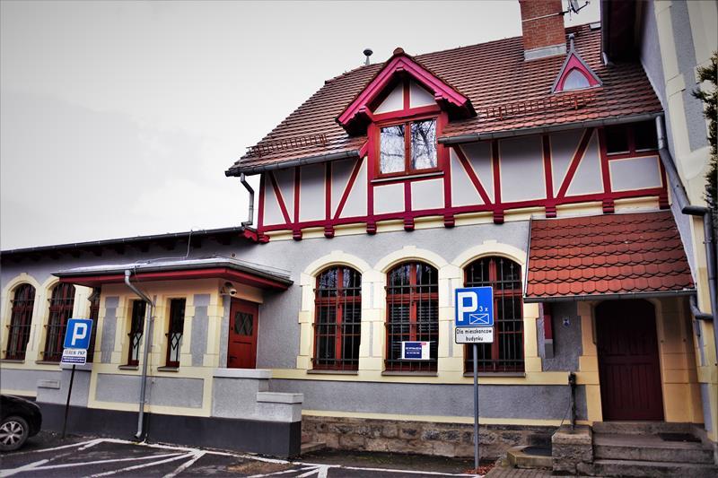 Brochów - stacja kolejowa (4).JPG