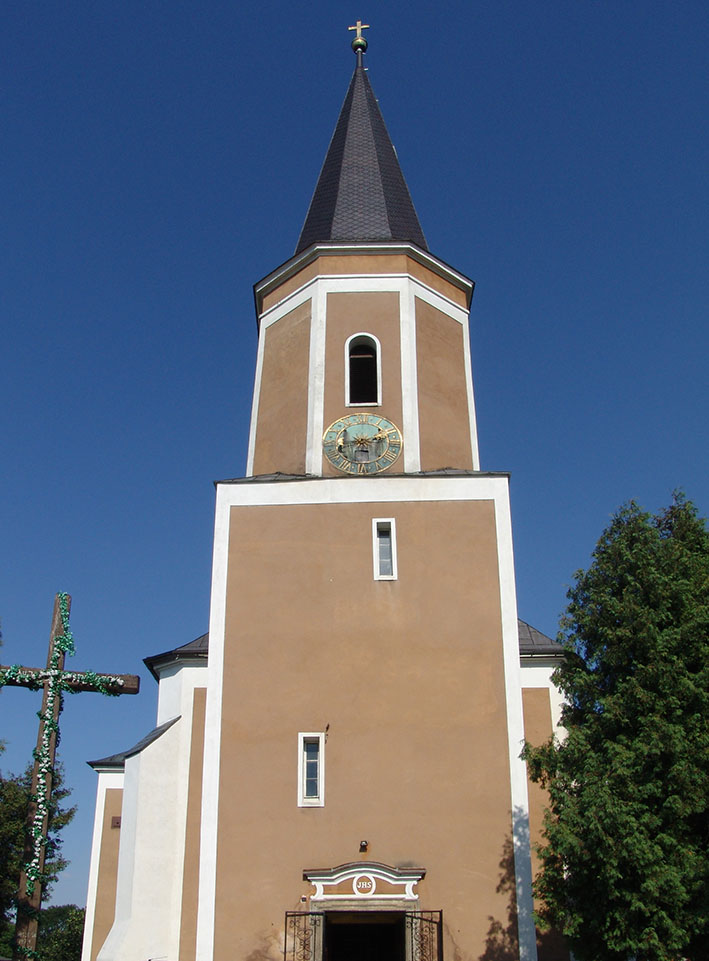1. Kościół - Uciechów - fasada.JPG