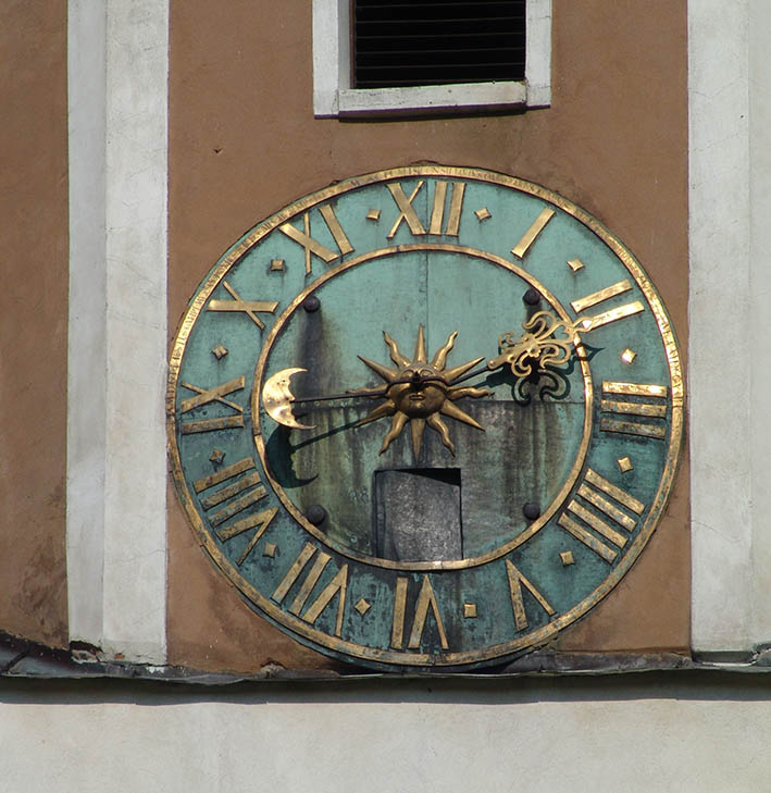2. Kościół - Uciechów - zegar z wieży.JPG