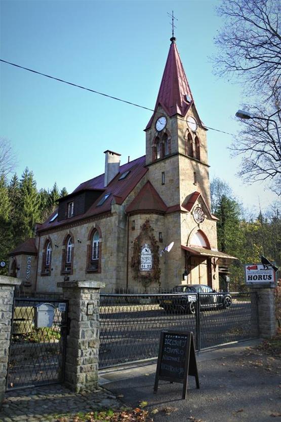 Długopole - Zdrój, kamienie obok dawnego kościoła ewangelickiego (1).JPG