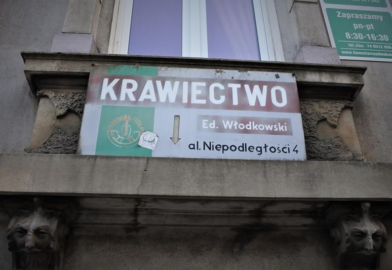 Aleja Niepodległości 4 - krawiectwo.JPG