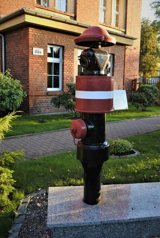 Dzierżoniów - stary hydrant przy budynku Wodociagów (3).JPG