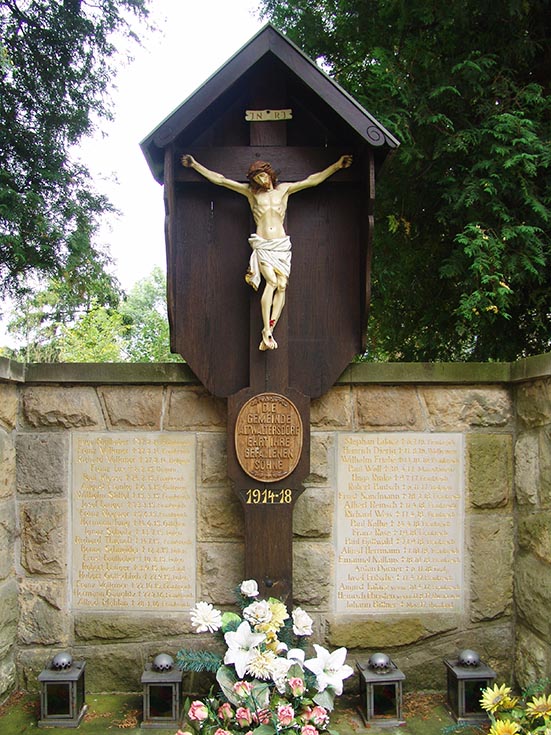 Stary Waliszów (niem. Alt Waltersdorf) - - Pomnik ofiar I Wojny Światowej.JPG