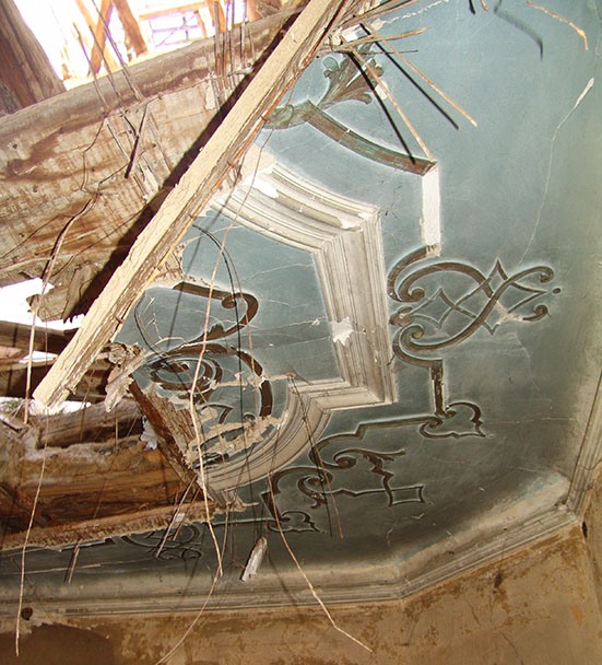 6.  Głębowice ( niem. Glumbowitz)  - strop dekorowany stiukiem w sali balowej, klasycyzm- stan terminalny.JPG