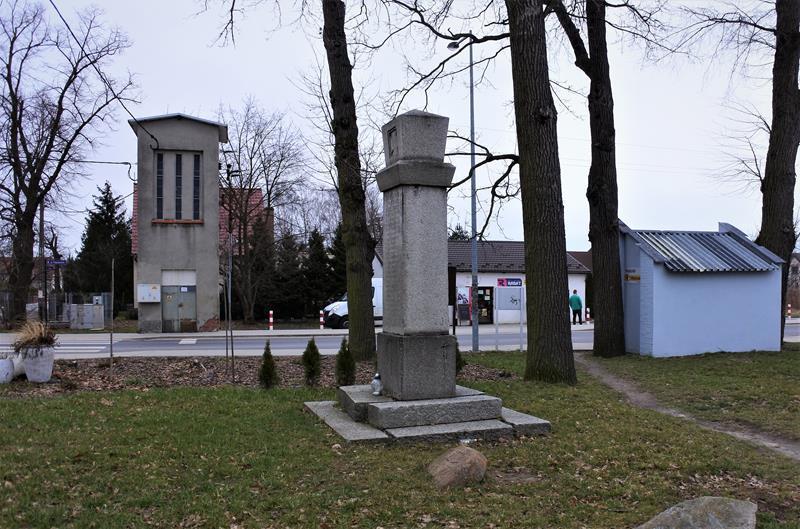 Wojnowice - pomnik poległych (1).JPG