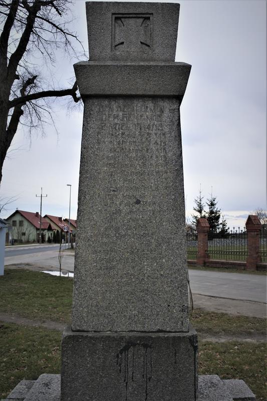 Wojnowice - pomnik poległych (2).JPG