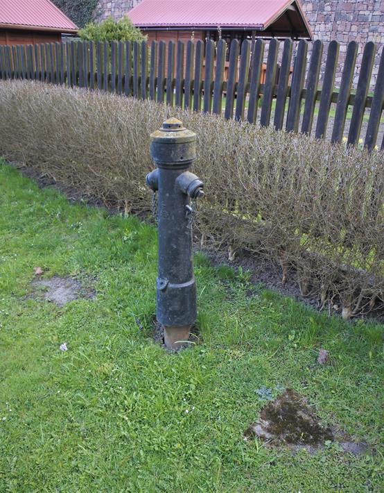Jugów - przedwojenny hydrant (1).JPG