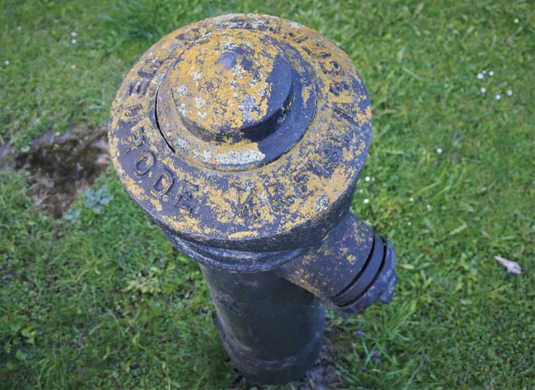 Jugów - przedwojenny hydrant (3).JPG