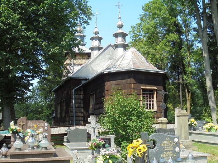 Nowica cerkiew widok od cmentarza.JPG