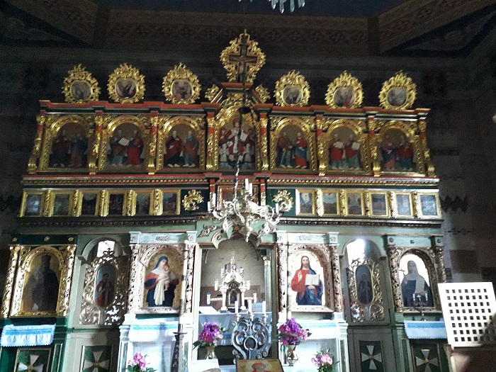 Nowica cerkiew ikonostas.jpg