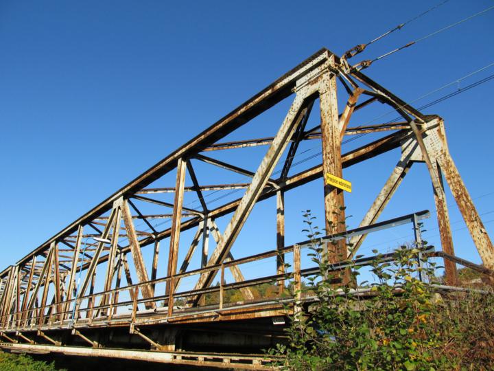 Most kolejowy w Skawcach.jpg