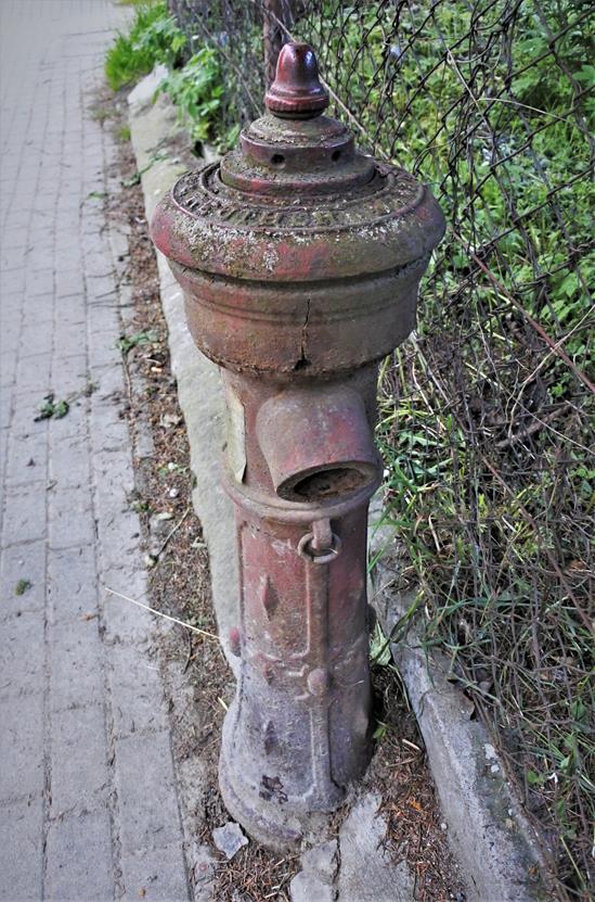 Przedwojenny hydrant (4).JPG