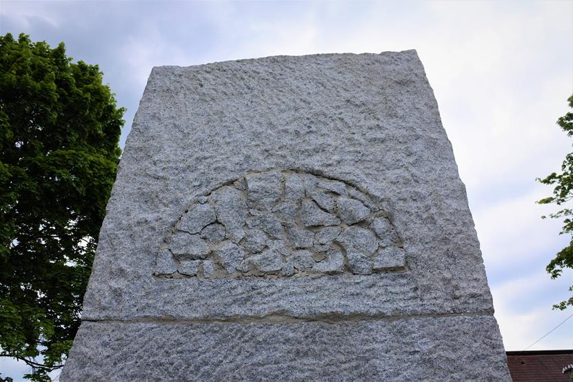 Odnowiony pomnik (4).JPG