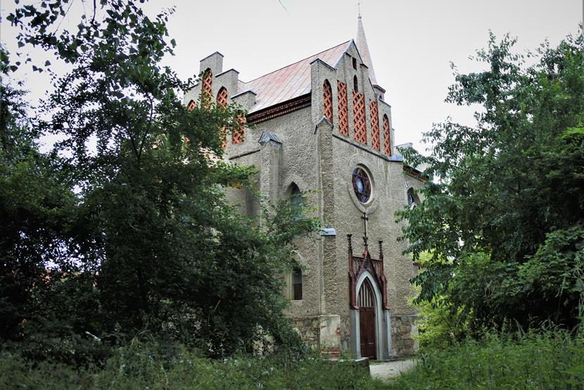 Małuszów - reper na kościele (2).JPG