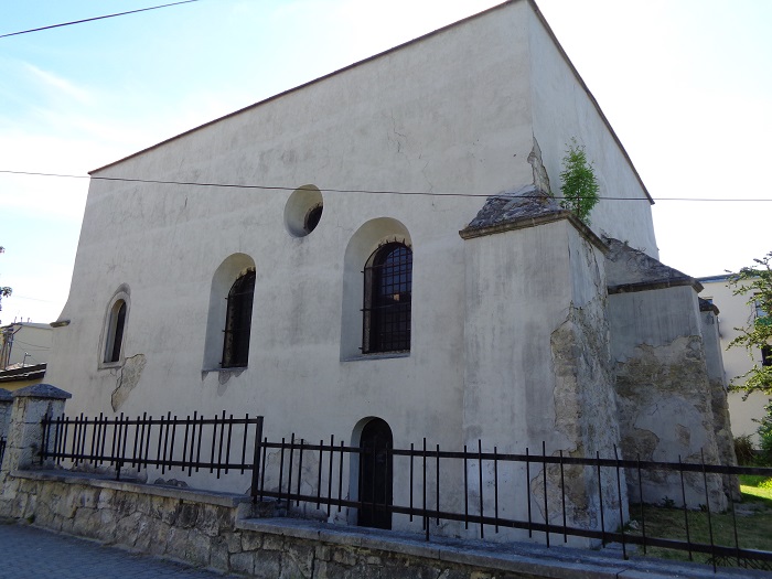 Pinczow synagoga sciana od strony wejscia.JPG