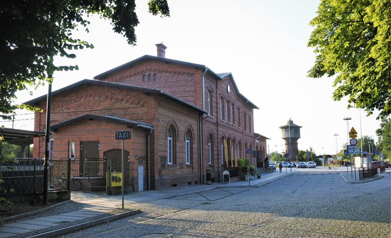 Wołów - dworzec kolejowy (15).JPG