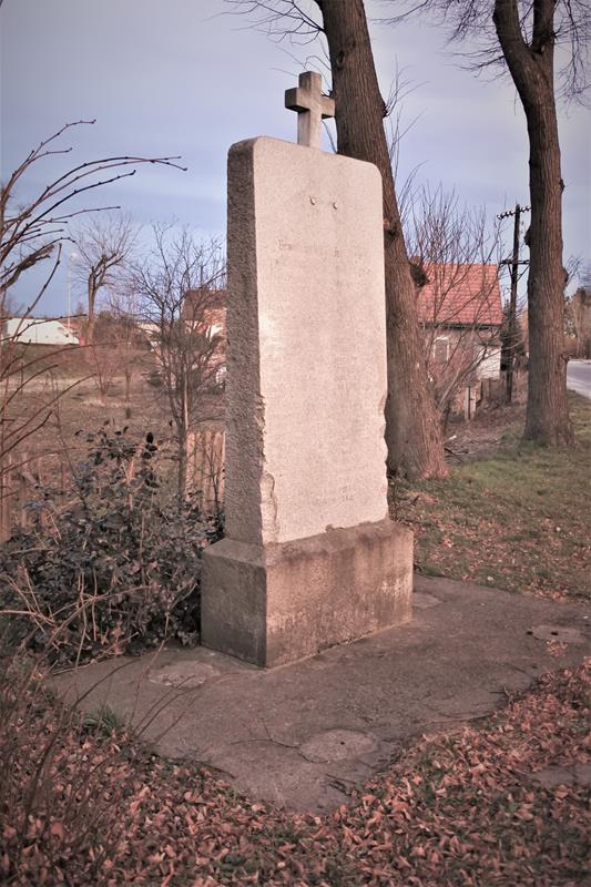 Pomnik Poległych (9).JPG