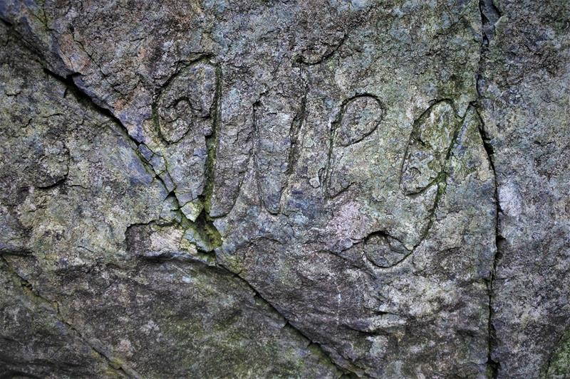 Kamień z pamiątkowym napisem (5).JPG
