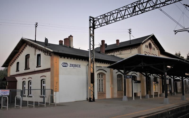 Ziębice - stacja kolejowa (10).JPG