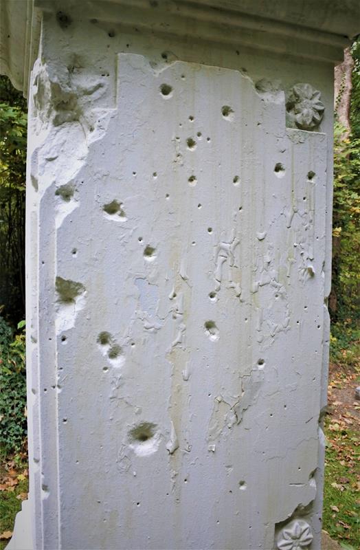 Krzyż na starym cmentarzu (4).JPG