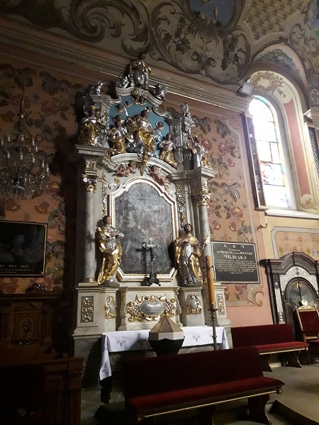Rychwald bazylika oltarz boczny.jpg