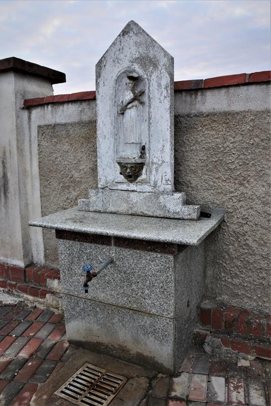 Ujęcie wody ze świętym Janem Nepomucenem (5).JPG