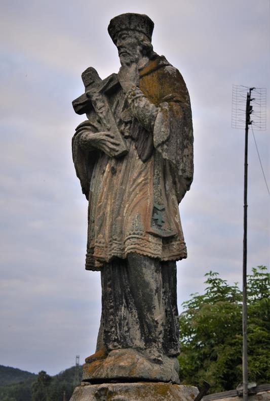 Wojbórz - rzeźba św. Jana Nepomucena (3).JPG
