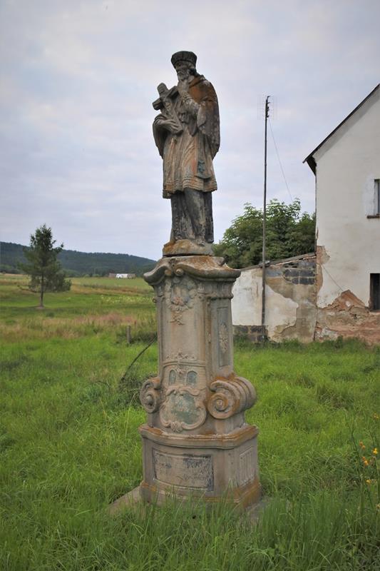 Wojbórz - rzeźba św. Jana Nepomucena (12).JPG