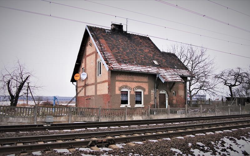 Posterunek kolejowy w Mrowinach (3).JPG