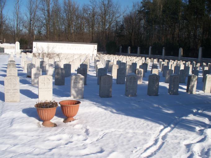 Cmentarz żołnierzy włoskich (39).JPG