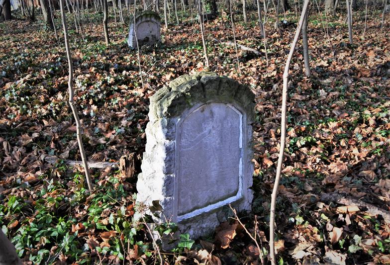 Dawny cmentarz ewangelicki, a po wojnie katolicki (6).JPG